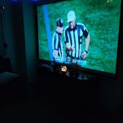 Brand New Led Projector Hd I Usb VGA Pro White Model New 