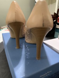 Nude heels 7.5 (fits like a 7)