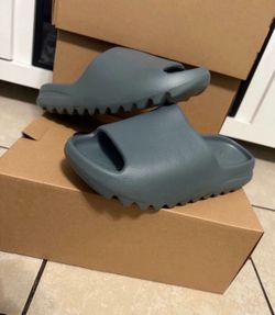 Yeezy slide 8 and 10