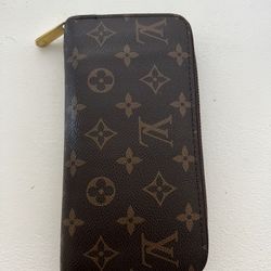 Zippy Brown Leather Wallet