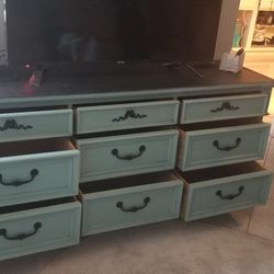   Dresser 
