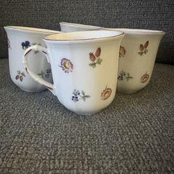 Villeroy & Boch Porcelain Coffee Mug Made In Germany Set Of 4 Flower Designs.
