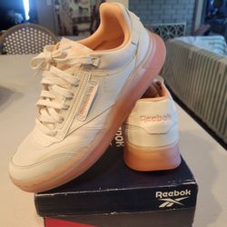 Reebok Club C Legacy Sz. 8 - Barely Used