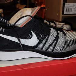 Nike Flyknit Trainer - Size 8