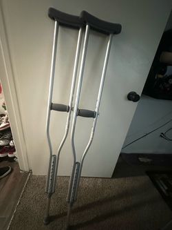 Walking crutches