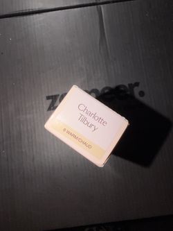 Charlotte Tilbury airbrush flawless foundation