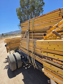 Used Yellow Steel Scaffolding Frames Large Lot