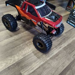 Red catracing Everest 10 RC electric rock crawler