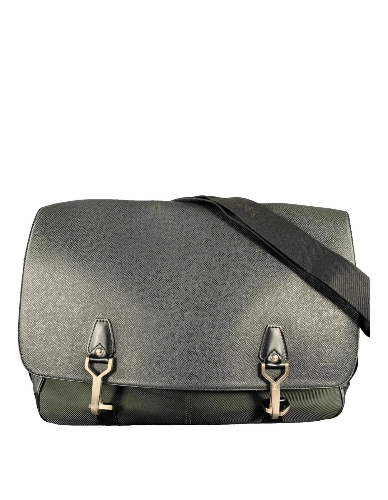 AUTHENTIC Louis Vuitton Taiga Dersou leather