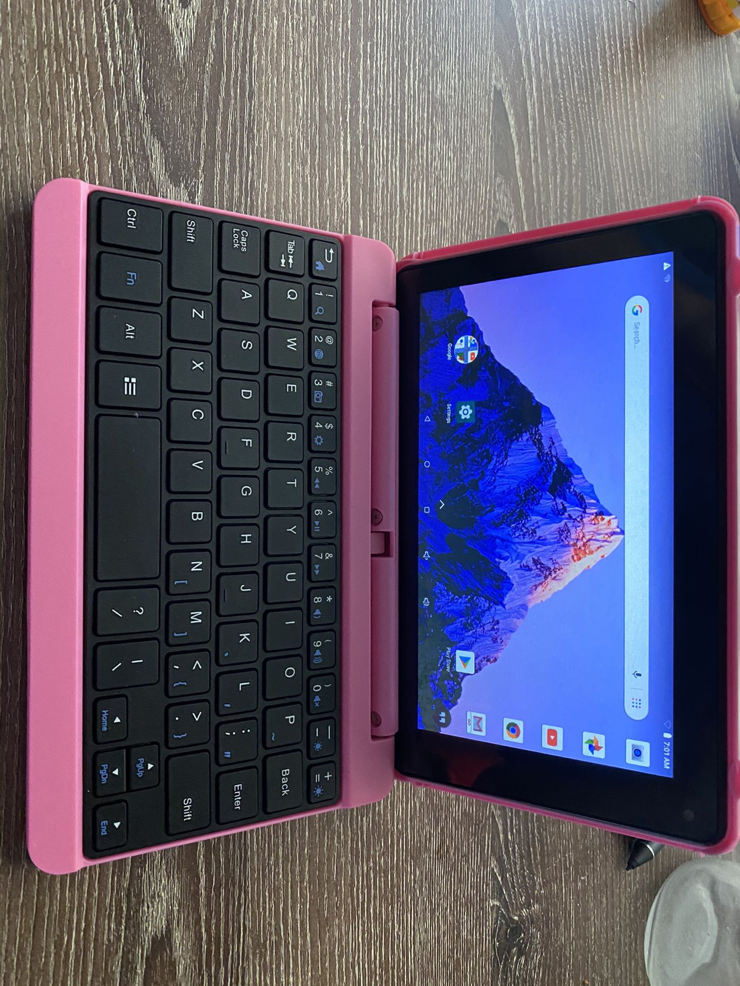 Pink voyager tablet with keyboard case