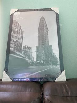 NEW Framed Art Print - 38.5 x 26.5 - New York Flatiron Building Black & White