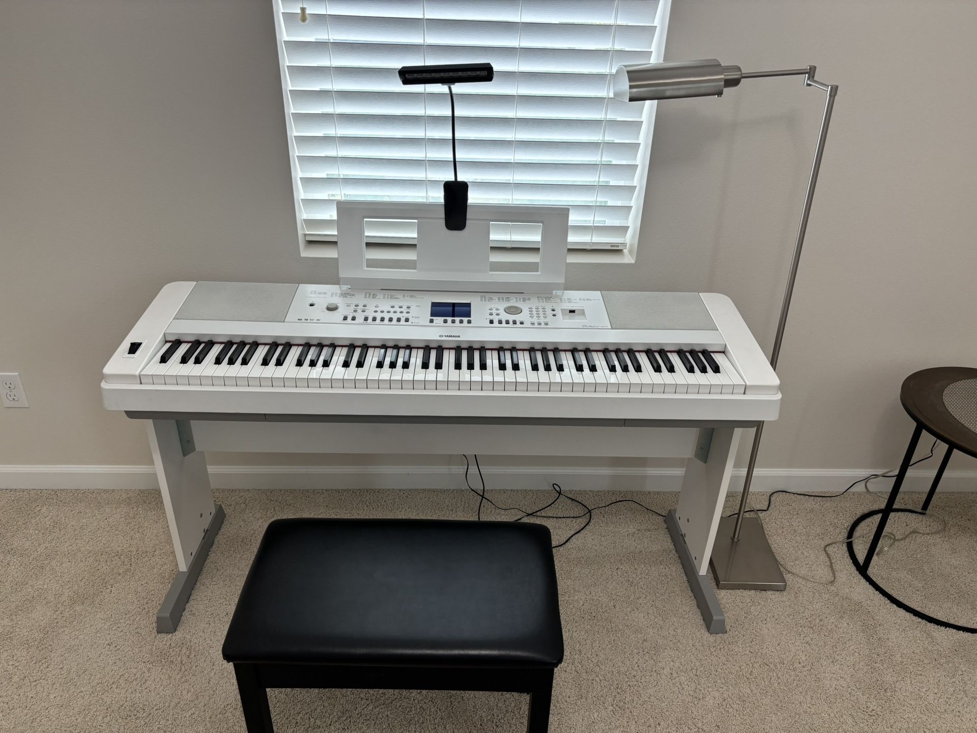 Yamaha Dgx 650 Weighted Keys Digital Piano With Bench, Sustain, Reading Light