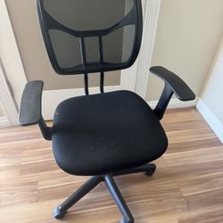 Black Mesh Swivel Office Chair – Ergonomic Back, Rolling Base, Armrests