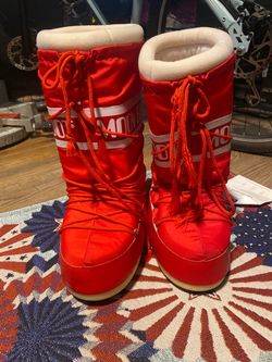 Facebook Marketplace Post Authentic Red Moon Boots Size 36/38 (Women's 6–7.5)