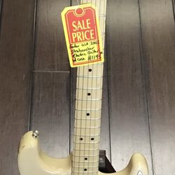 Fender USA 2005 Stratocaster Electric Guitar W/ Case 