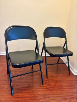 Folded table with chairs- Like New!
