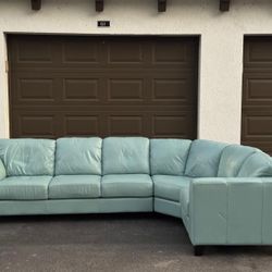 Couch/Sofa Sectional - Leather - Vintage - Like New - Delivery Available 🚛