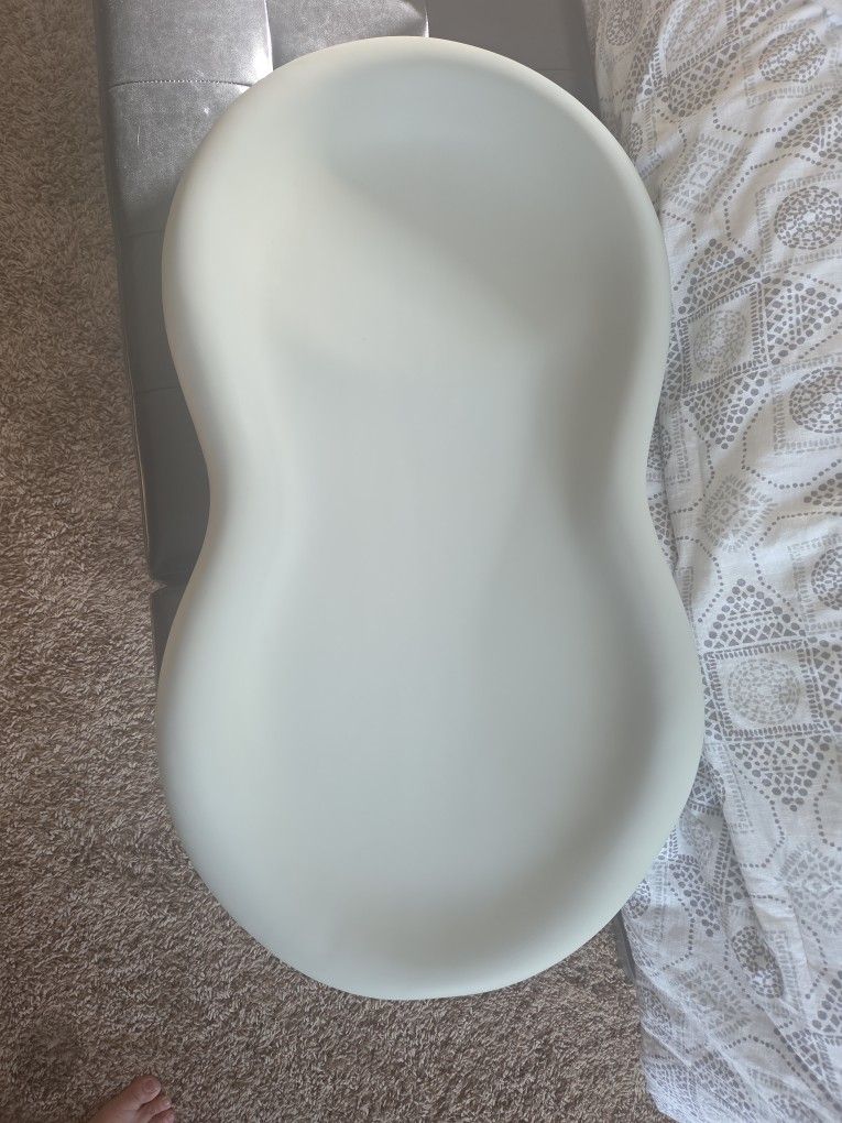 Keekaroo Peanut Changer - Diaper Changing Table