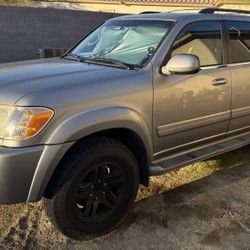 PRIVATE PARTY: 2005 Toyota Sequoia Limited RWD - Meticulously Maintained