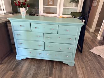Free dresser