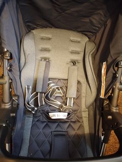 Brand New! Car Seat W/Base + Stroller Never Used  Thumbnail