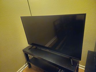 Hisense 40-inch Class Full HD (1080p) Roku Smart Television TV