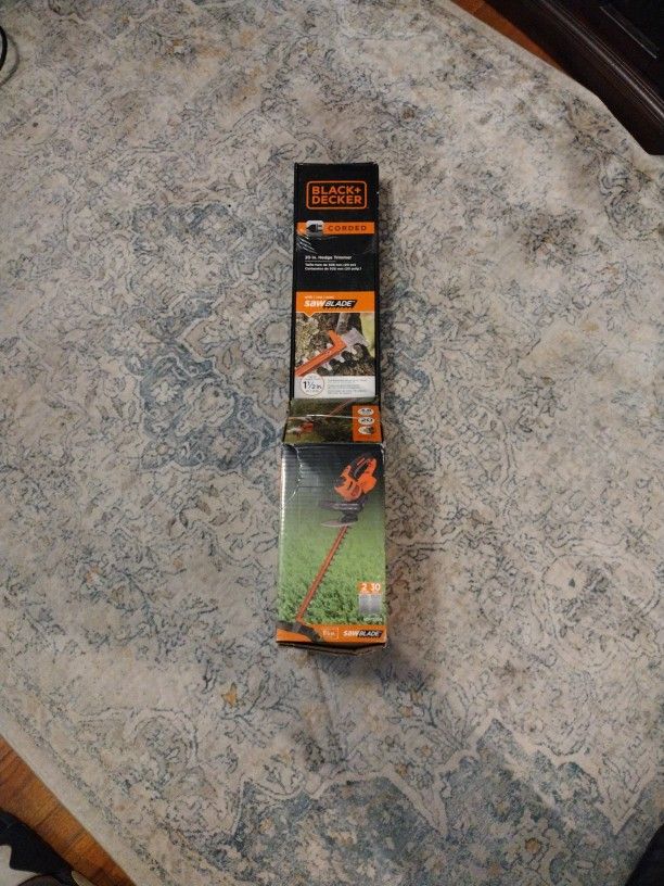 Black &  Decker  (BEHTS300)