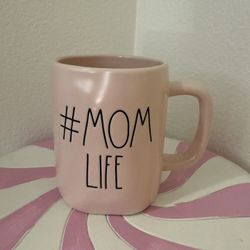 RAE DUNN #MOM LIFE MUG