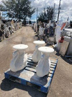 Concrete Pedestal / Cement Backyard Garden Pedestal