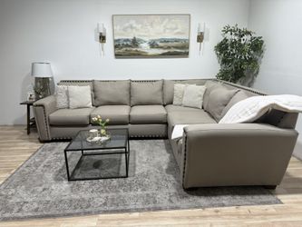 Huge Corner Sectional Couch  - Delivery Available 