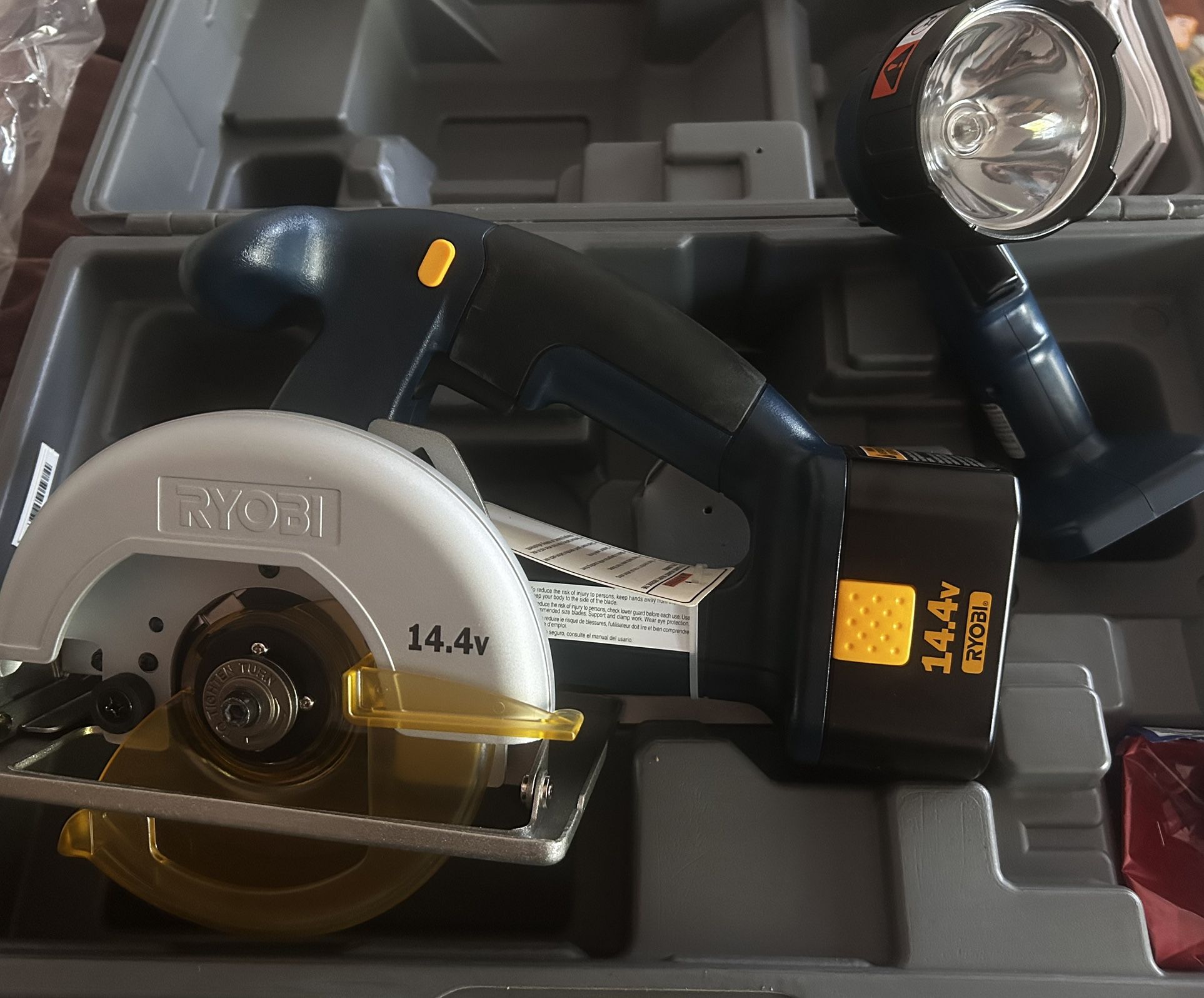 cordless circular saw 14.4 v // Sierra Circular Inalámbrica De 14.4v