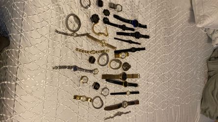Lot of 33 watchs  some vintages