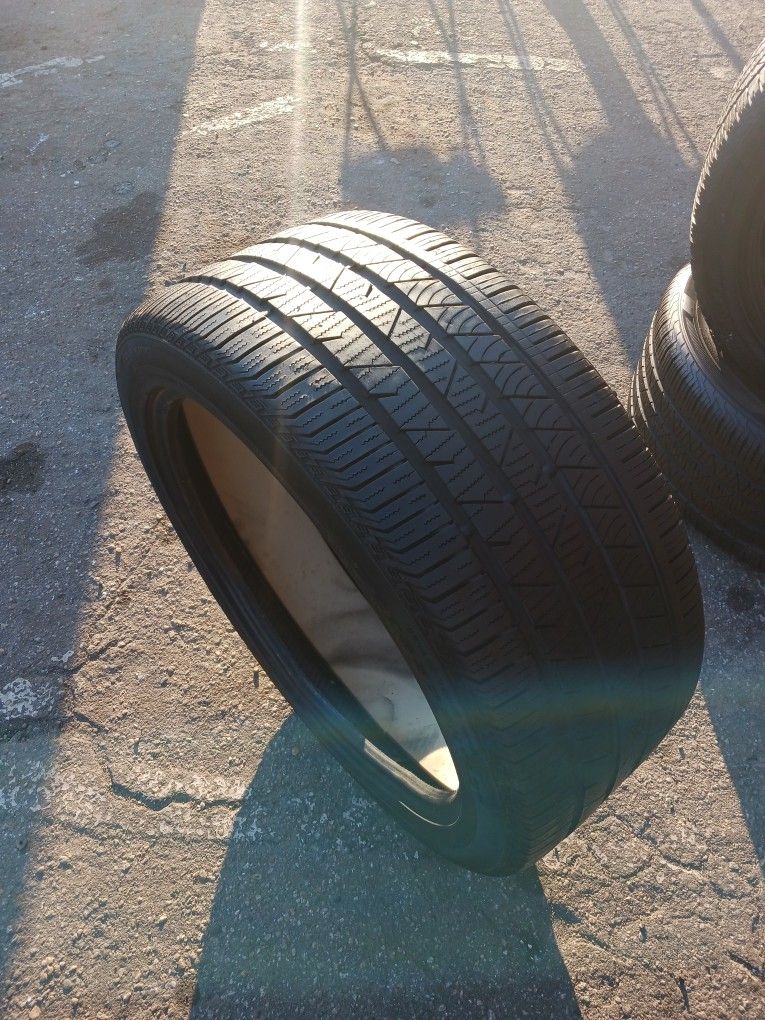 1 Used Tire Continental Crosscontact Size 285/40/22
