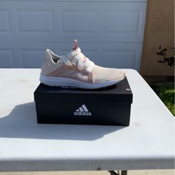Adidas Edge  lux W Size81/2/hablo Español