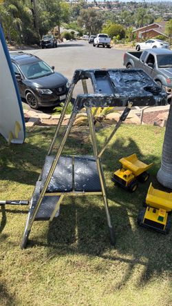 Cosco step ladder w/tray