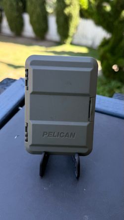 Pelican Small Protective Magnetic Wallet Hard Case MagSafe