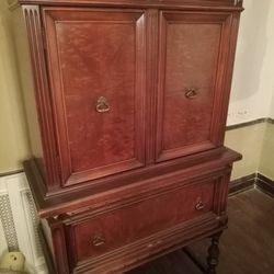 Dinning Room Buffet,pick Up Central And Belmont