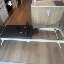 Holymus Fold Up Pilates Reformer