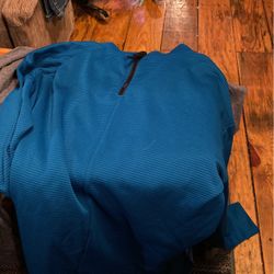 Level Wear Size small 