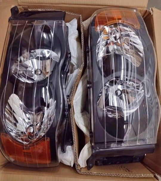 02-05 Dodge Ram Black/Amber Headlights