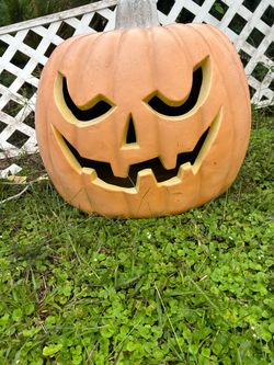 LARGE HALLOWEEN PUMPKIN