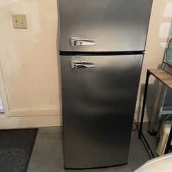 Refrigerator 7.5 Ft.³