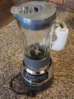 NEW Black and Decker BL1300 900 Watt Countertop Blender - Glas Jar, Digital Controls, No Box
