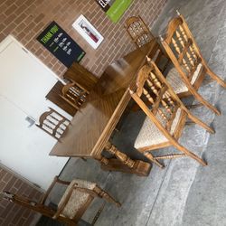 Dining Table w/6 chairs and 2 leaves