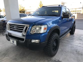 2010 Ford Explorer sport trac only 61k miles and lifted