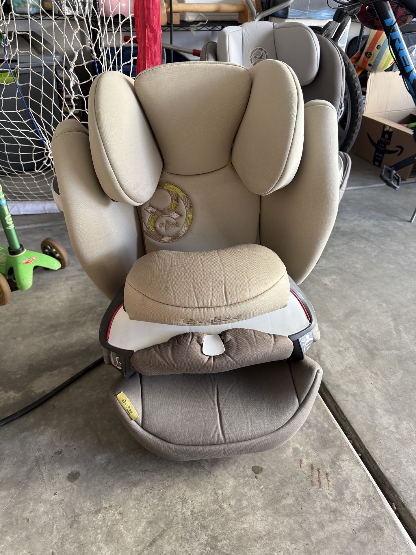 www.bugaboo.com/product-registration Bugaboo Dragonfly Complete Stroller Color:Hello Kitty Duckett Jacob Wheeler Select The New Bugaboo Dragonfly RGBY