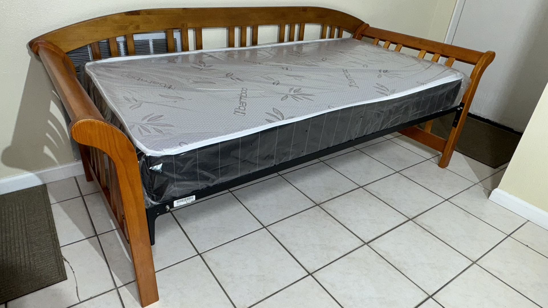 Beautiful Twin Sleigh Day Bed With New Mattress FREE SAME DAY DELIVERY