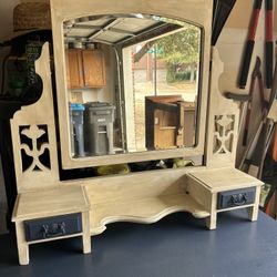 Cute Little Vanity Top For Girls Dresser   Reconditioned 