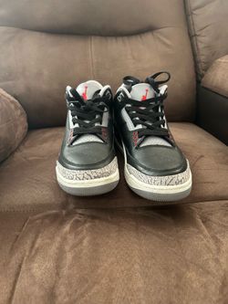 Slightly worn Jordan Cements: Size 9