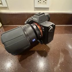 Sony A7III With Zeiss Fe4/28-70mm Lens